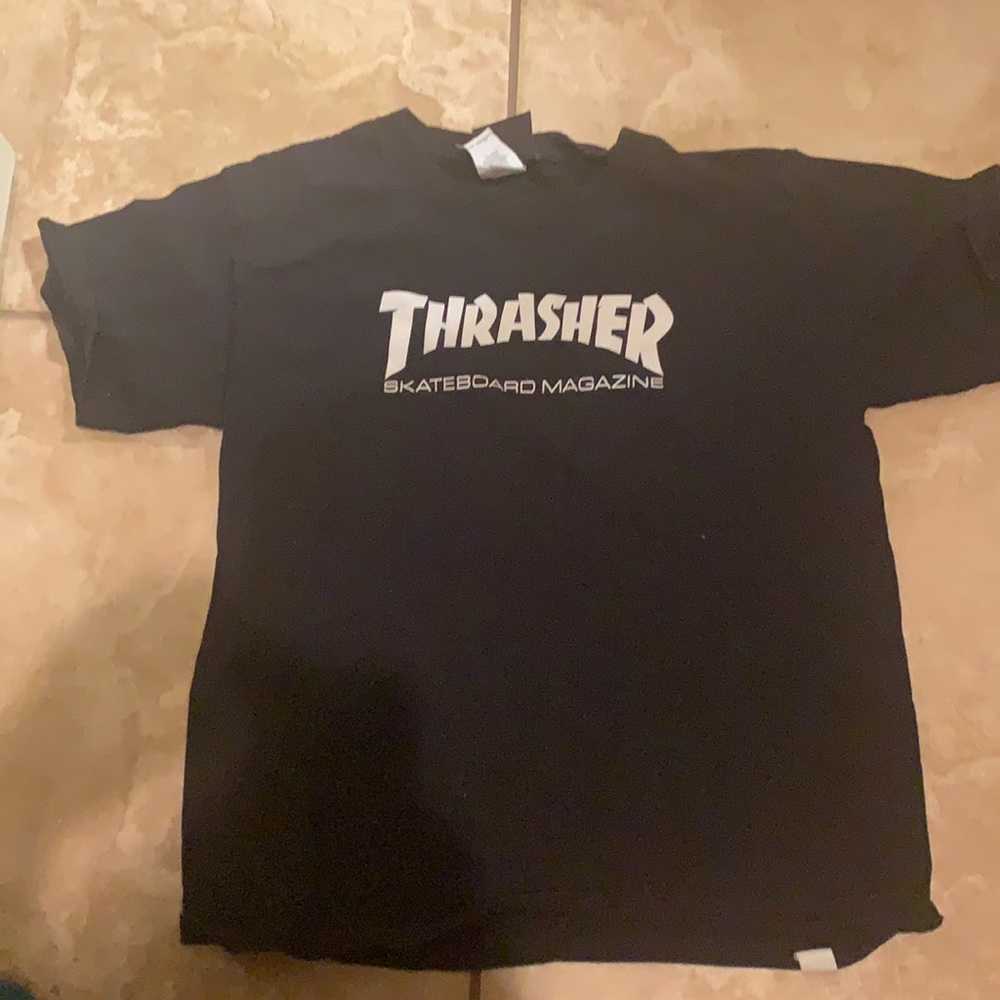 Youth Unisex Small Black Thrasher t-shirt like new skateboarding, school clothes